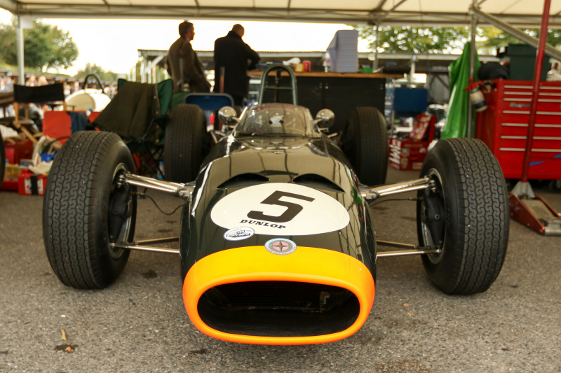 Illustration for article titled So Much Vintage Racing Magic At The Goodwood Revival Paddock
